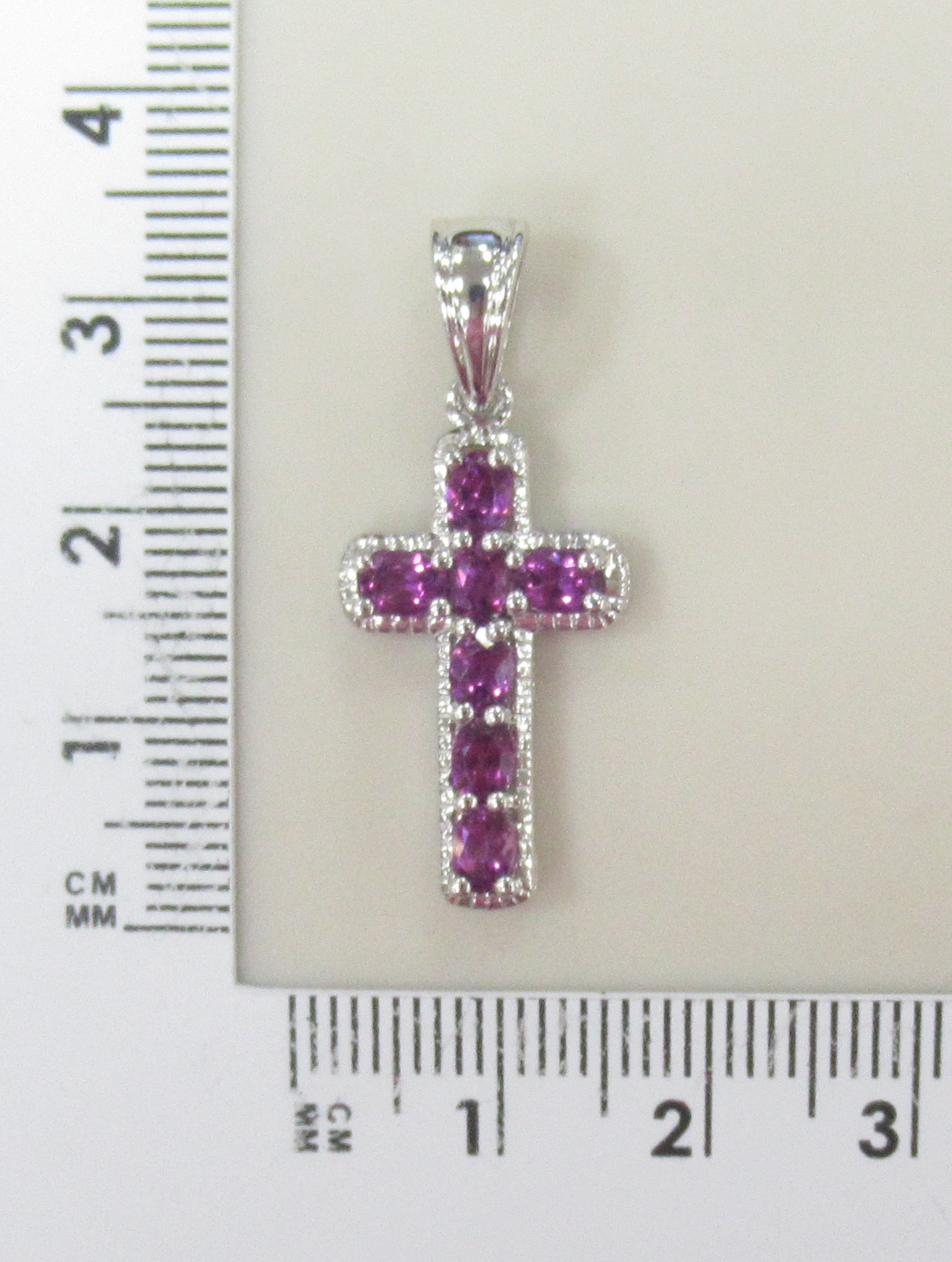 Серебряная подвеска-крест 925 пробы; вставки 7 Гранат Умбалит 1,5ct;